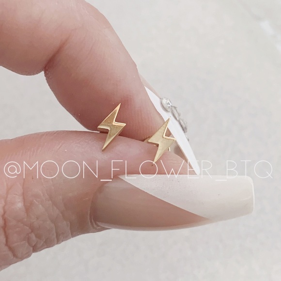 Ⓜ️SOLDⓂ️Tiny Gold Lightning Bolt Earrings - Picture 3 of 6